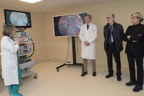 Un momento dell'inaugurazione. Da sinistra la responsabile della Ssd Breast Unit Marina Bortul, il direttore della Clinica chirurgica di Trieste Nicolò de Manzini, il vicegovernatore Fvg Riccardo Riccardi e la presidente della Fondazione CRTrieste Tiziana Benussi.